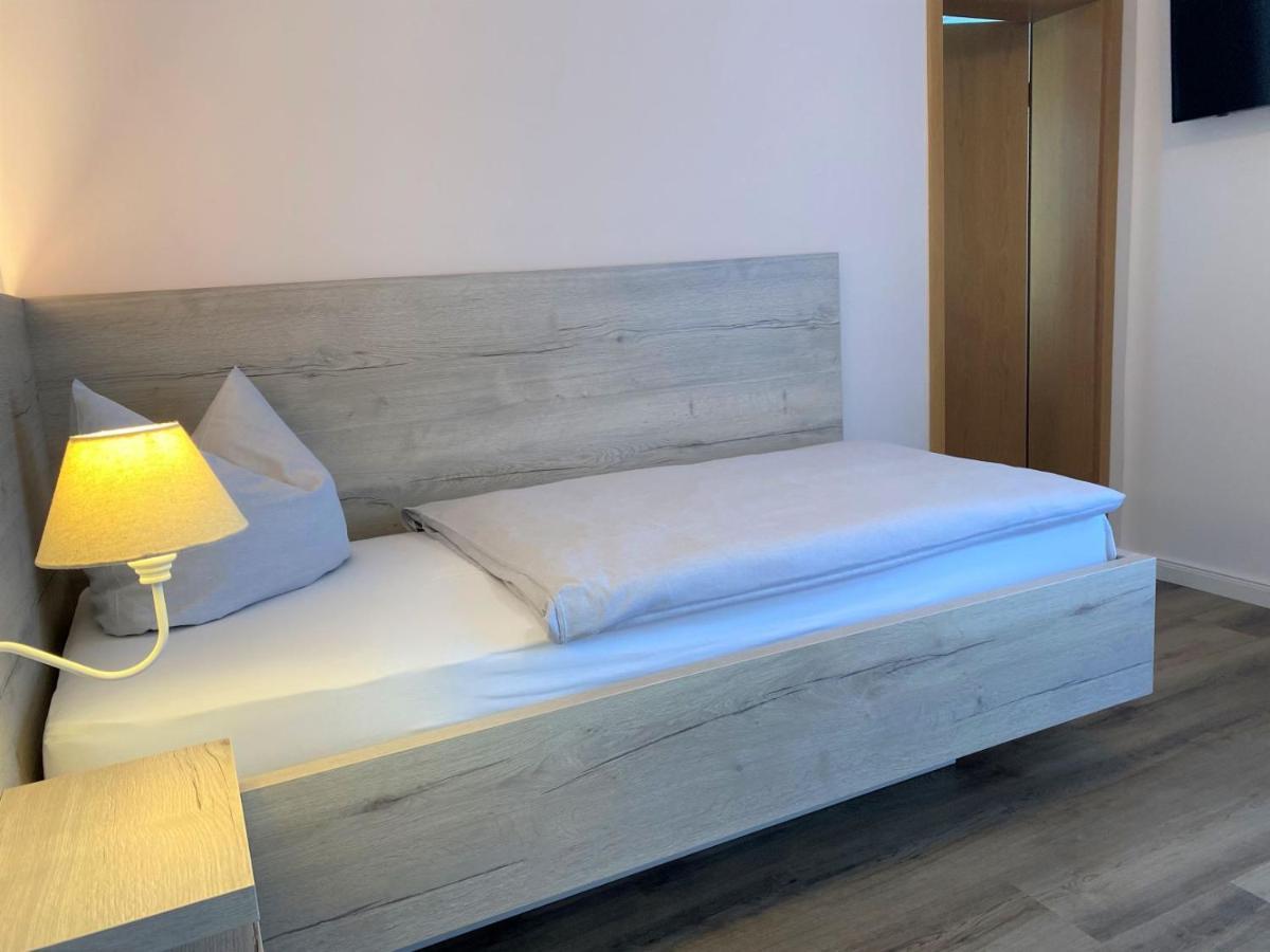 Oberweser Hotel & Restaurant Kronenhof Am Weser-Radweg מראה חיצוני תמונה