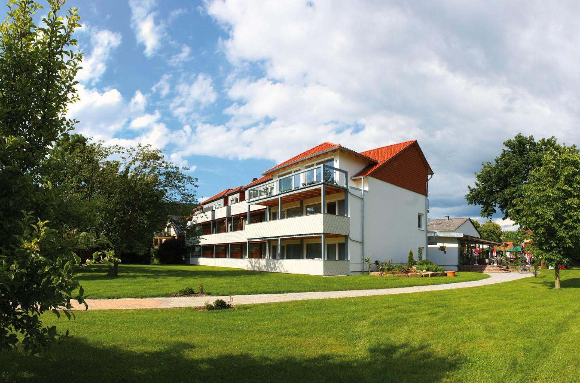 Oberweser Hotel & Restaurant Kronenhof Am Weser-Radweg מראה חיצוני תמונה