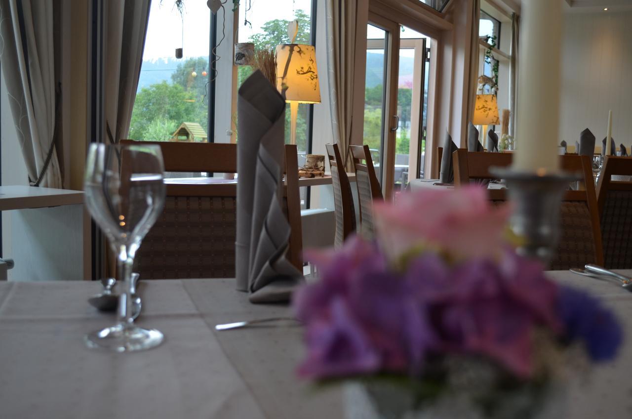 Oberweser Hotel & Restaurant Kronenhof Am Weser-Radweg מראה חיצוני תמונה