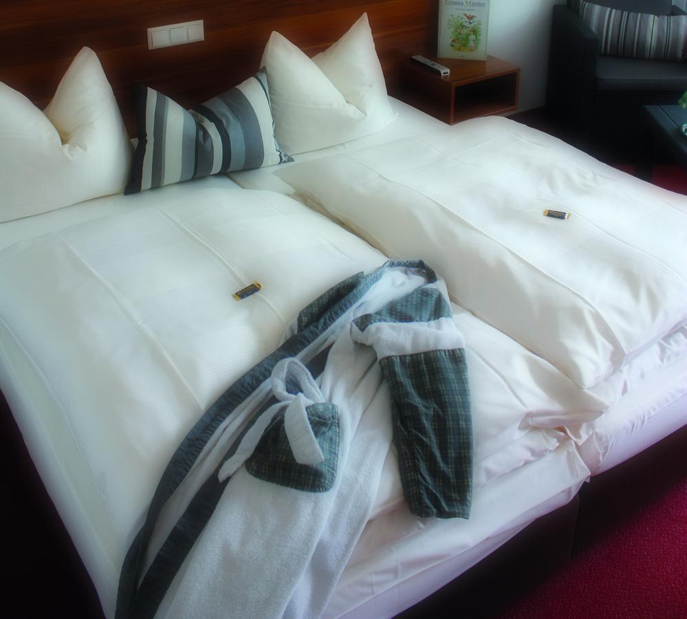 Oberweser Hotel & Restaurant Kronenhof Am Weser-Radweg מראה חיצוני תמונה